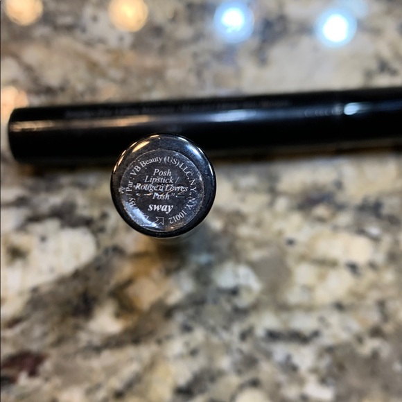 Victoria Beckham Sleek Black Future Mascara & Posh Lip - Picture 3 of 4